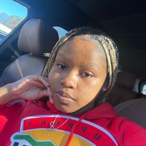 Meet your Posher, Amanye